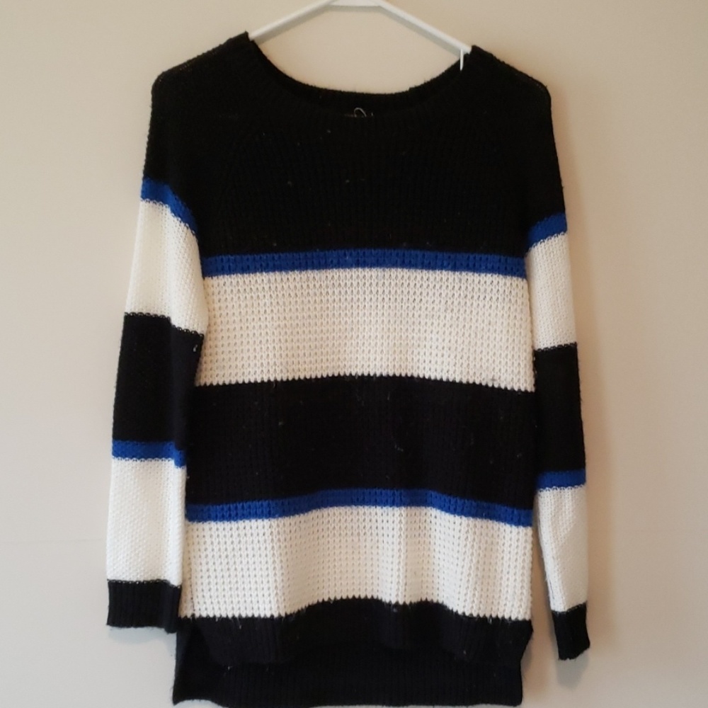 Juniors SO Sweater